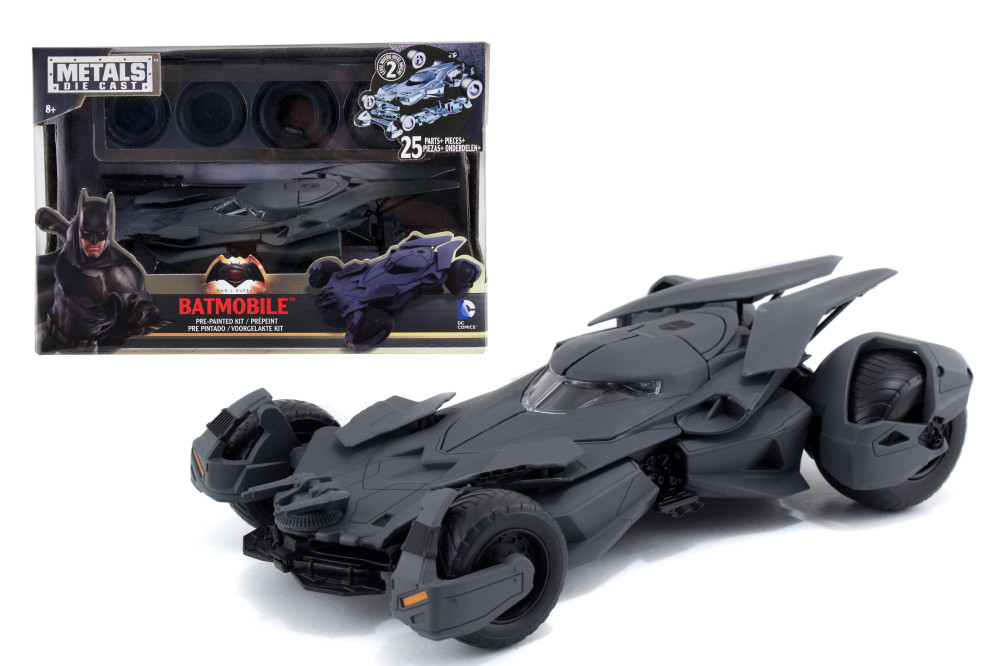    DC Comics:     :     Batman v Superman: Dawn of Justice Batmobile Model Kit Grey (1:24)