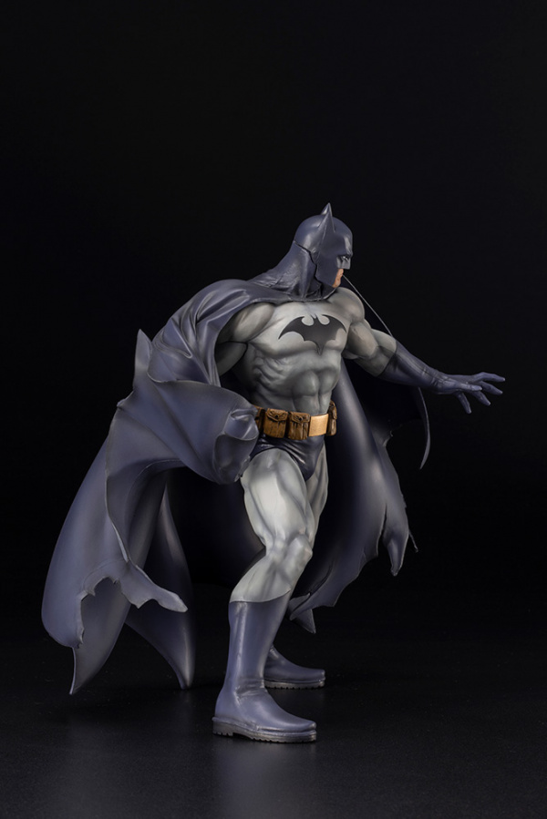 Фигурка DC Comics: Batman Hush (28 см)