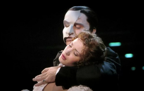 Любовь никогда не умирает / Призрак Оперы в Королевском Альберт-холле (2 DVD)