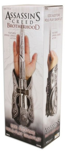   Assassin's Creed. Ezio Auditore Gauntlet with Hidden Blade