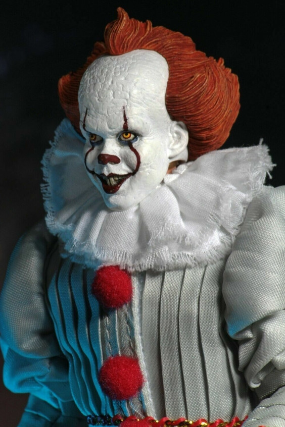  NECA: IT  Pennywise 2017 Clothed Action Figure (20 )