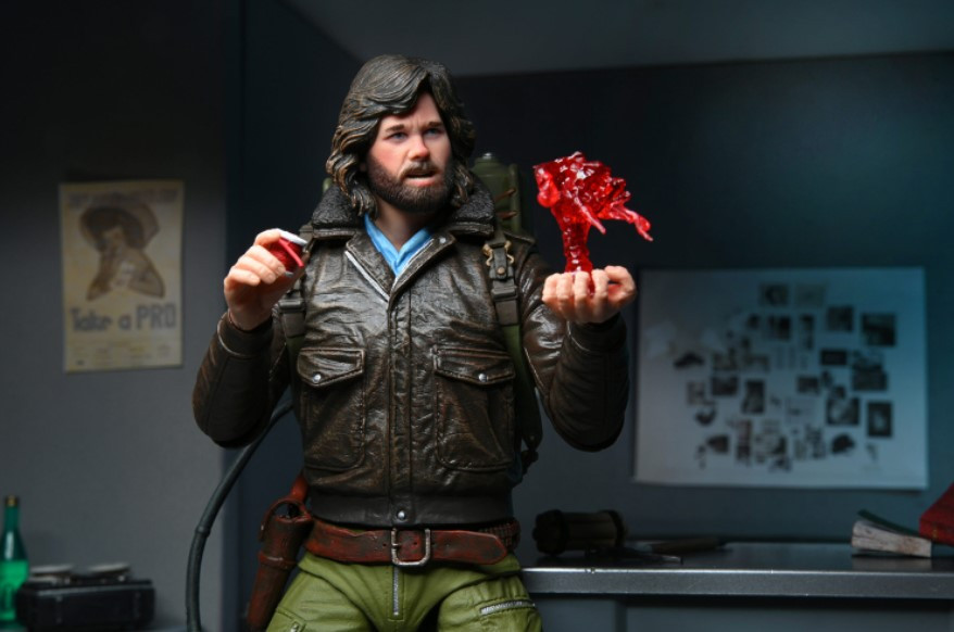  Ultimate: The Thing   MacReady V2 Station Survival Scale Action Figure (18 )