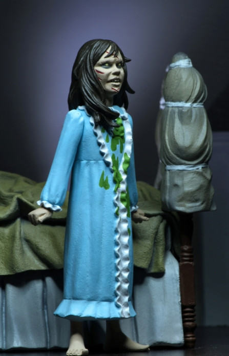  NECA: Toony Terrors  The Exorcist Regan Scale Figure Series 4 (15 )