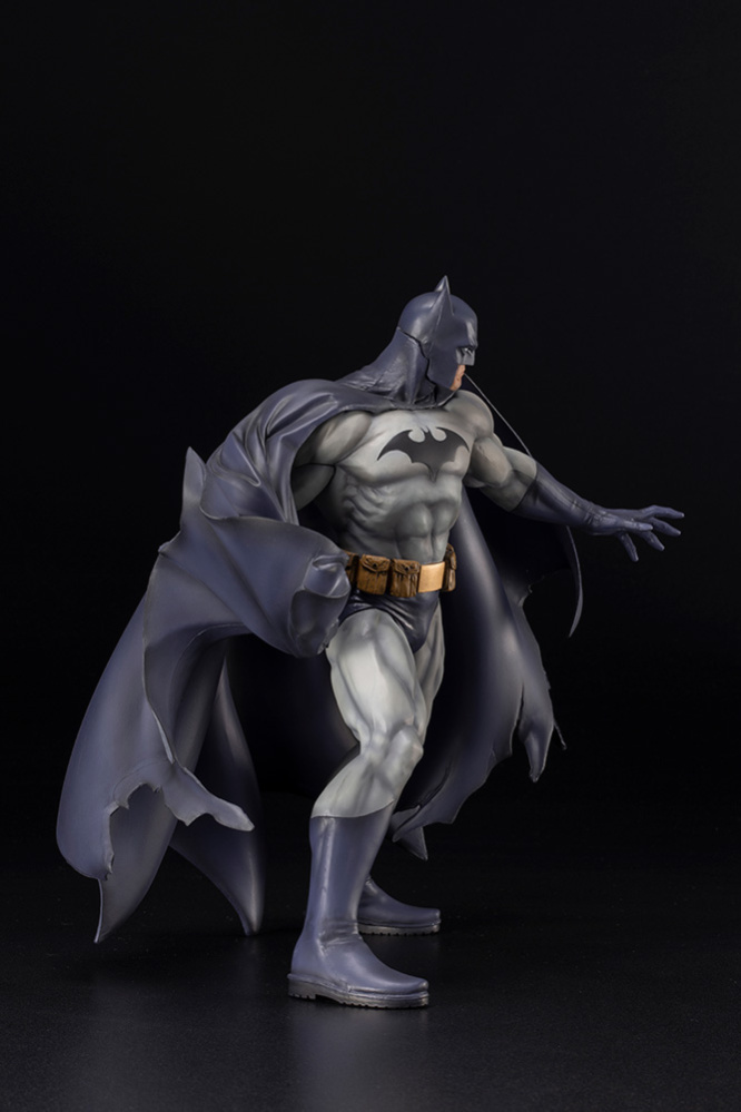 Фигурка DC Comics: Batman Hush (28 см)