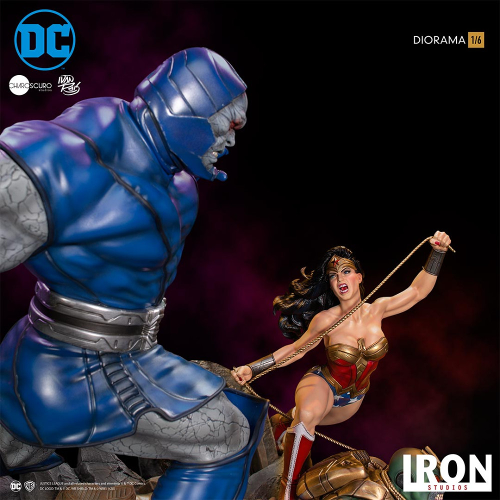  DC: Wonder Woman Vs Darkseid Diorama (47 )