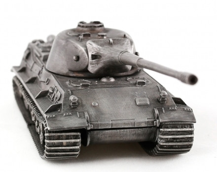 World of Tanks.   Lowe (1:72)