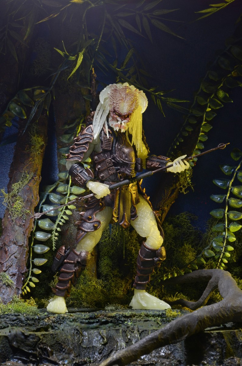 ������� Predator: Series 16 � Stalker Glow in the Dark (20 ��)