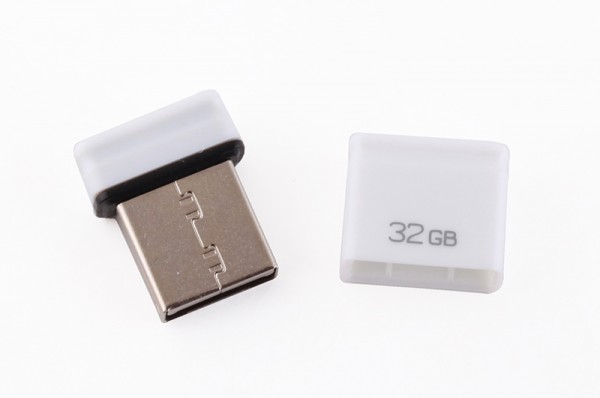 USB накопитель Qumo 32 ГБ Nano White