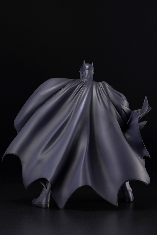 Фигурка DC Comics: Batman Hush (28 см)