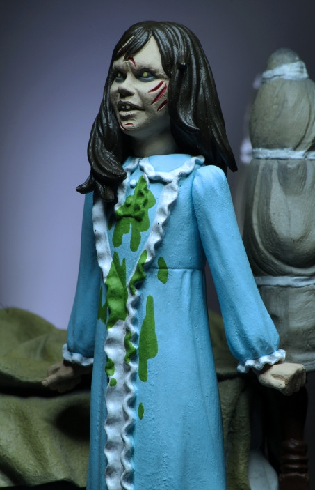  NECA: Toony Terrors  The Exorcist Regan Scale Figure Series 4 (15 )