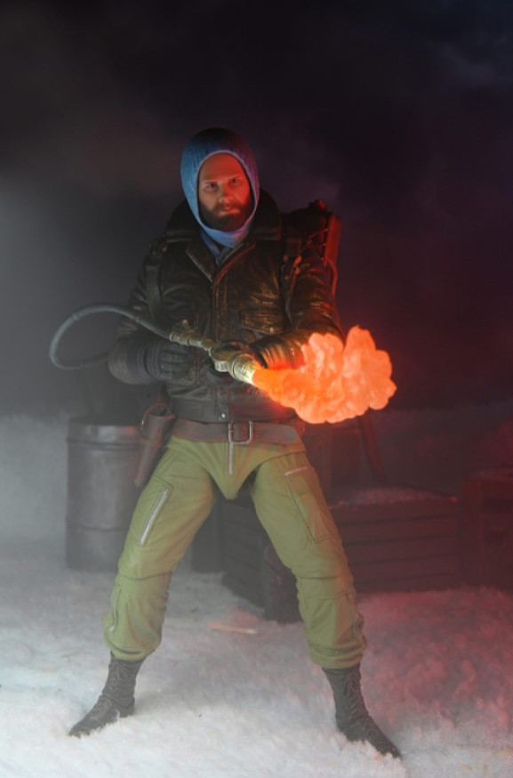  Ultimate: The Thing   MacReady V2 Station Survival Scale Action Figure (18 )