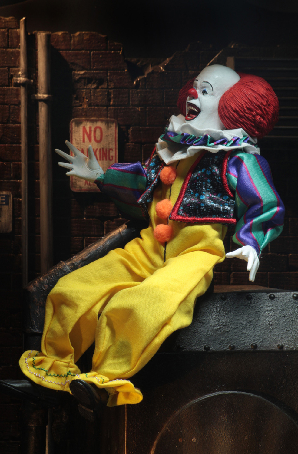  NECA Action Figure: IT  Pennywise 1990 Movie Clothed (20 )
