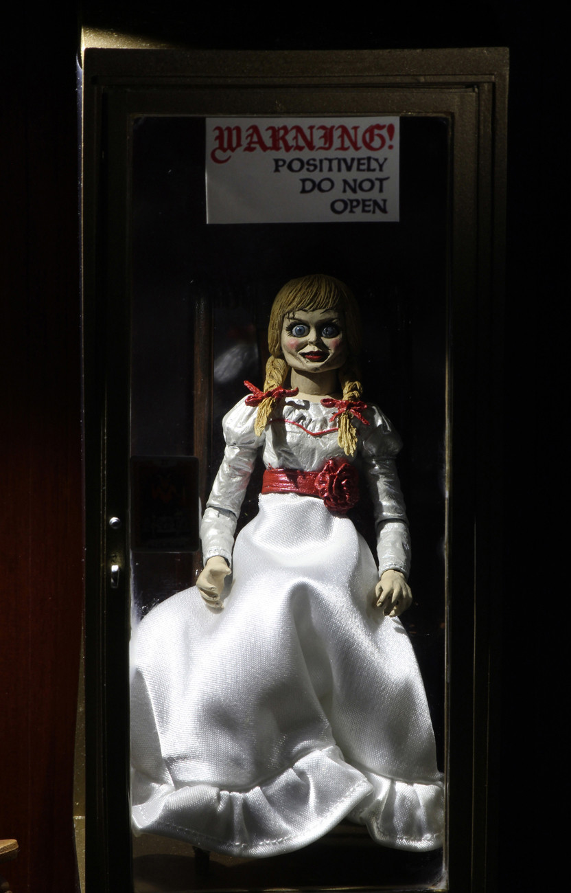  NECA Scale Action Figure: The Conjuring Universe  Annabelle Ultimate (17 )